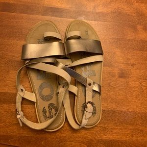 Sorel sandals size 9